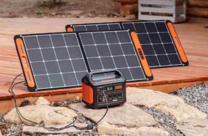 Jackery 1000 with solar panels featured