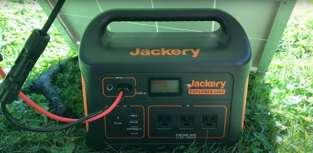 Jackery Explorer 1000 connected to BougeRV 180W solar panel