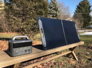 Fanttik EVO 300 with EVO Solar 100 outside