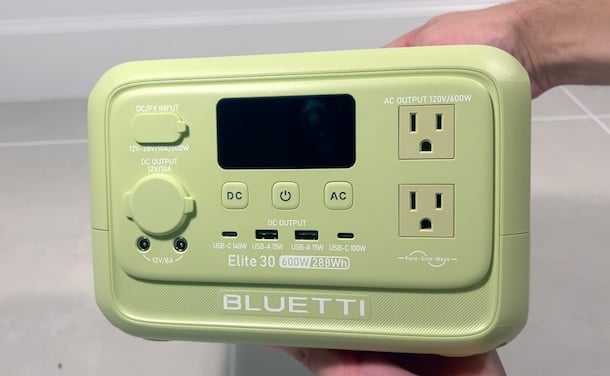 Bluetti Elite 30 V2 front in green